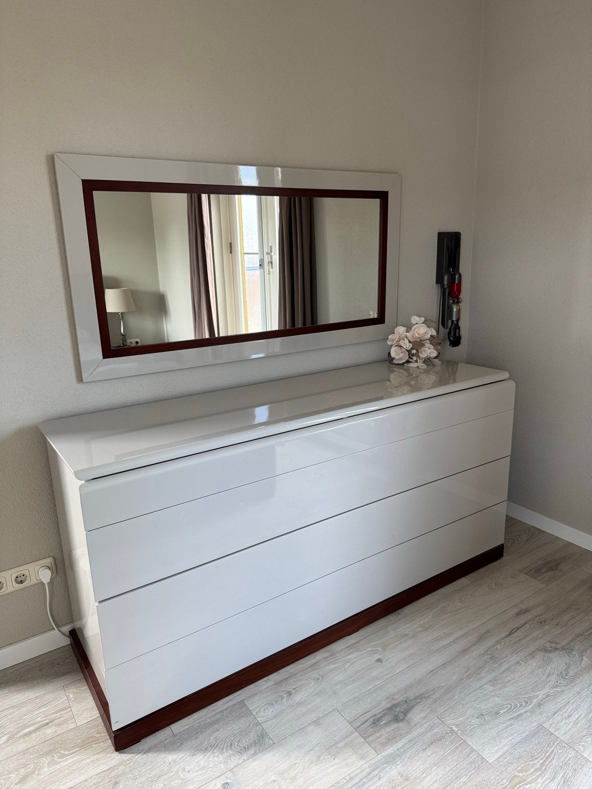 Ladekast met spiegel,hoogglans wit,zo goedals nieuwEINDHOVEN, Huis en Inrichting, Kasten | Ladekasten, Overige materialen, 100 tot 150 cm