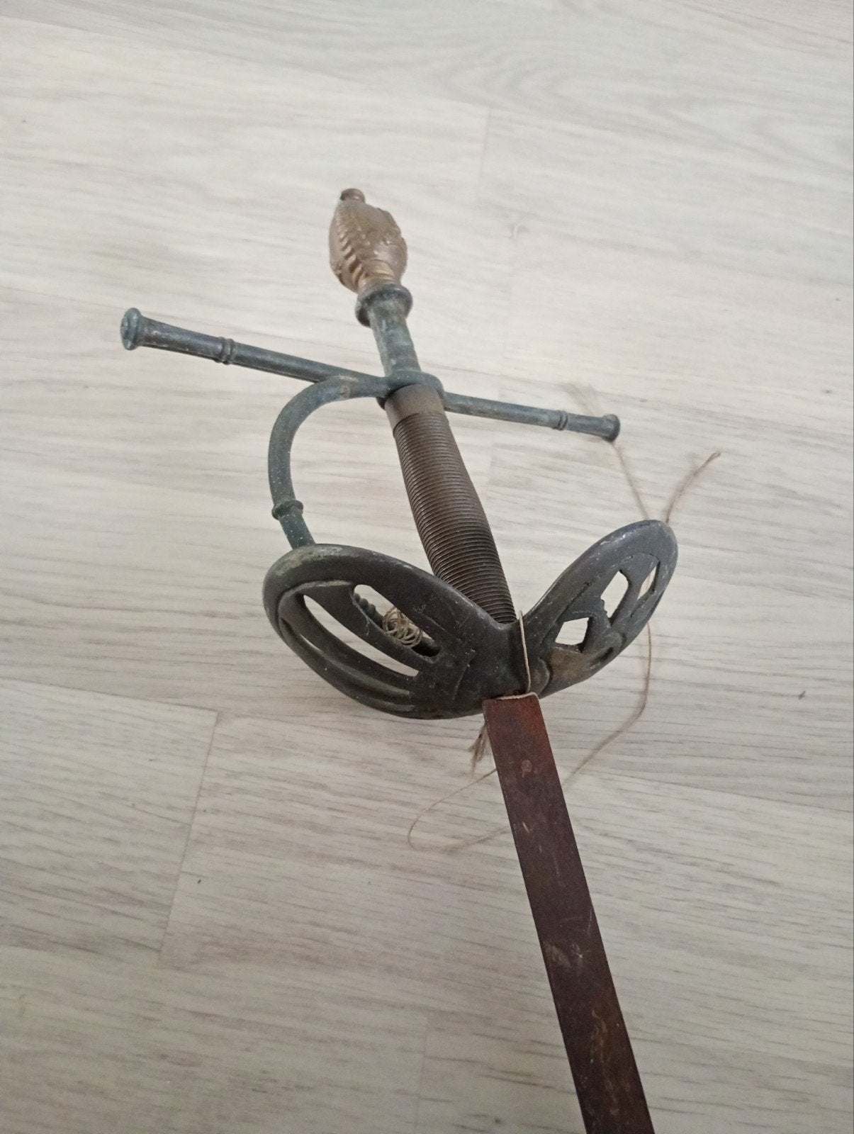 Antiek zwaard naar 17e eeuws model., Antiek en Kunst, Antiek | Overige Antiek, Ophalen of Verzenden