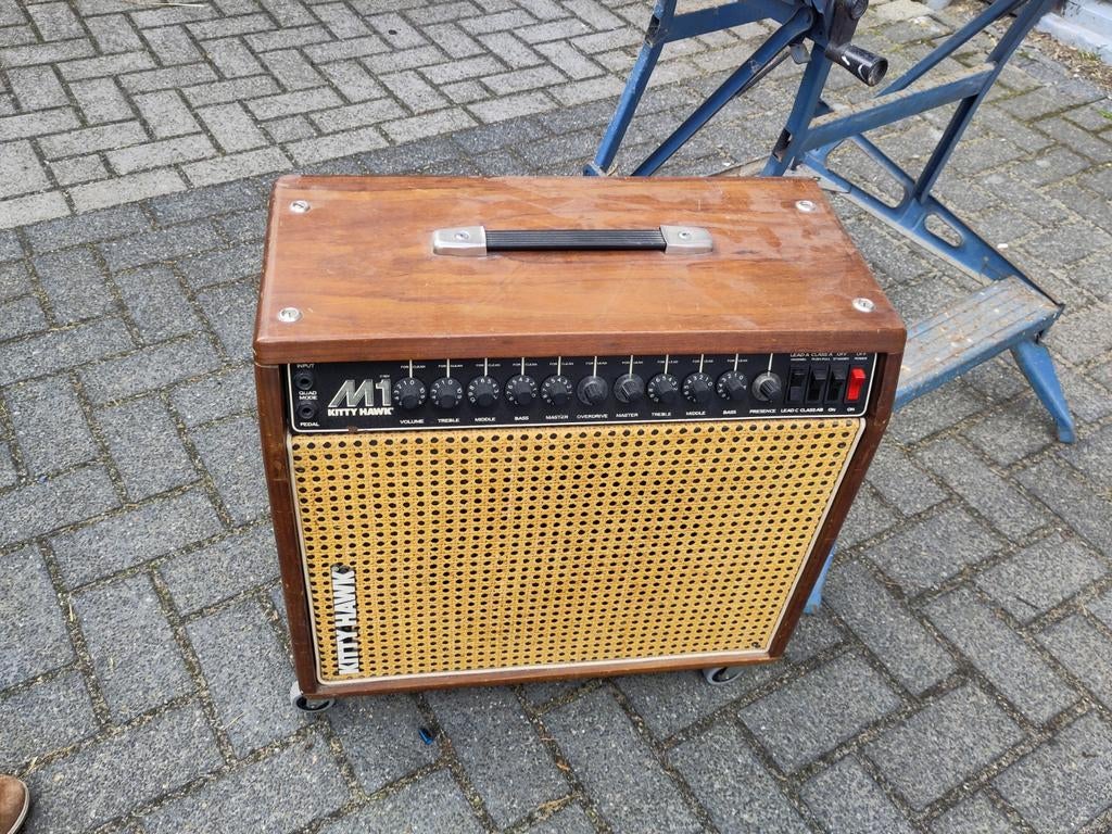 Kitty Hawk M1 gitaarversterker met defect, Muziek en Instrumenten, Versterkers | Bas en Gitaar, Gebruikt, Gitaar, 50 tot 100 watt