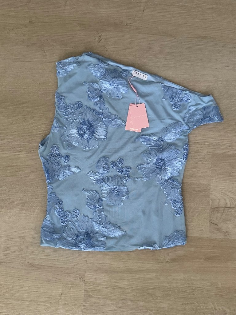 Loavies lichtblauwe asymmetrische top bloemen maat L (nieuw), Kleding | Dames, Maat 42/44 (L), Nieuw, Loavies, Zonder mouw