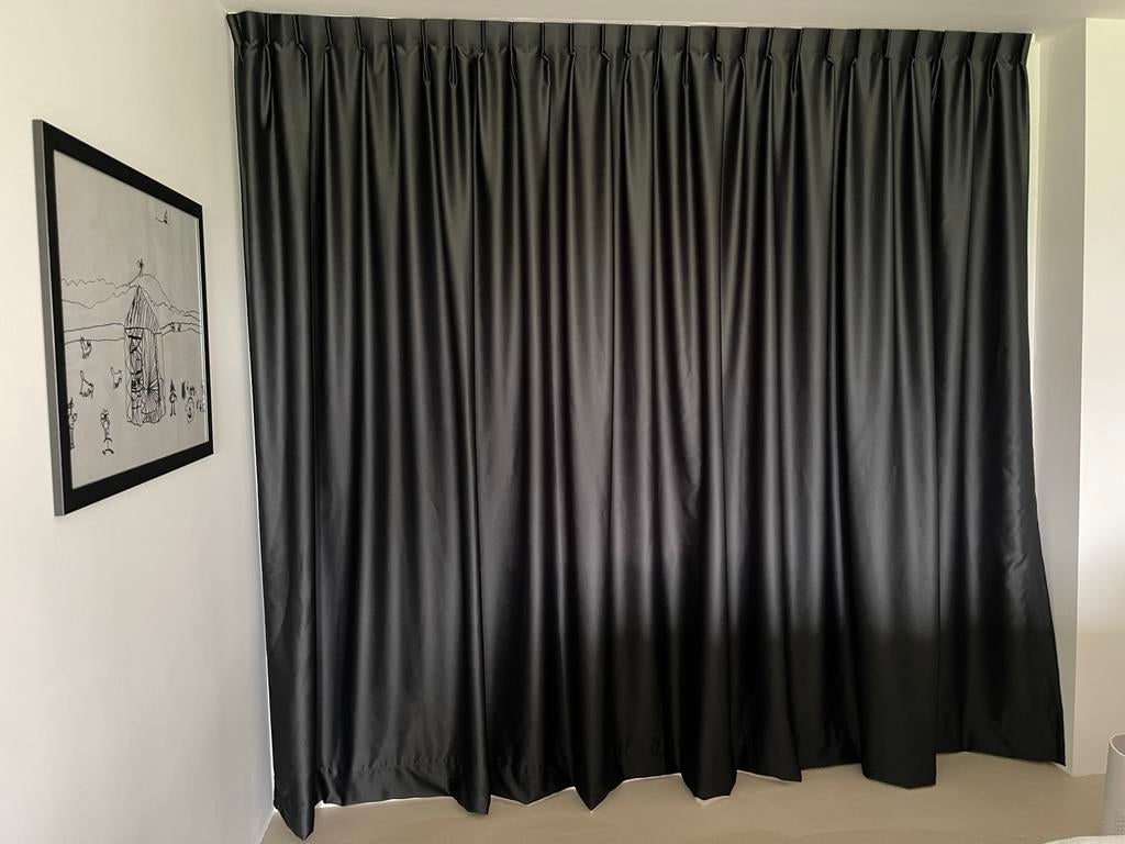 Verduisterende Satijn Zwarte Gordijnen op Maat, 200 cm of meer, Zwart, Nieuw, Ophalen of Verzenden