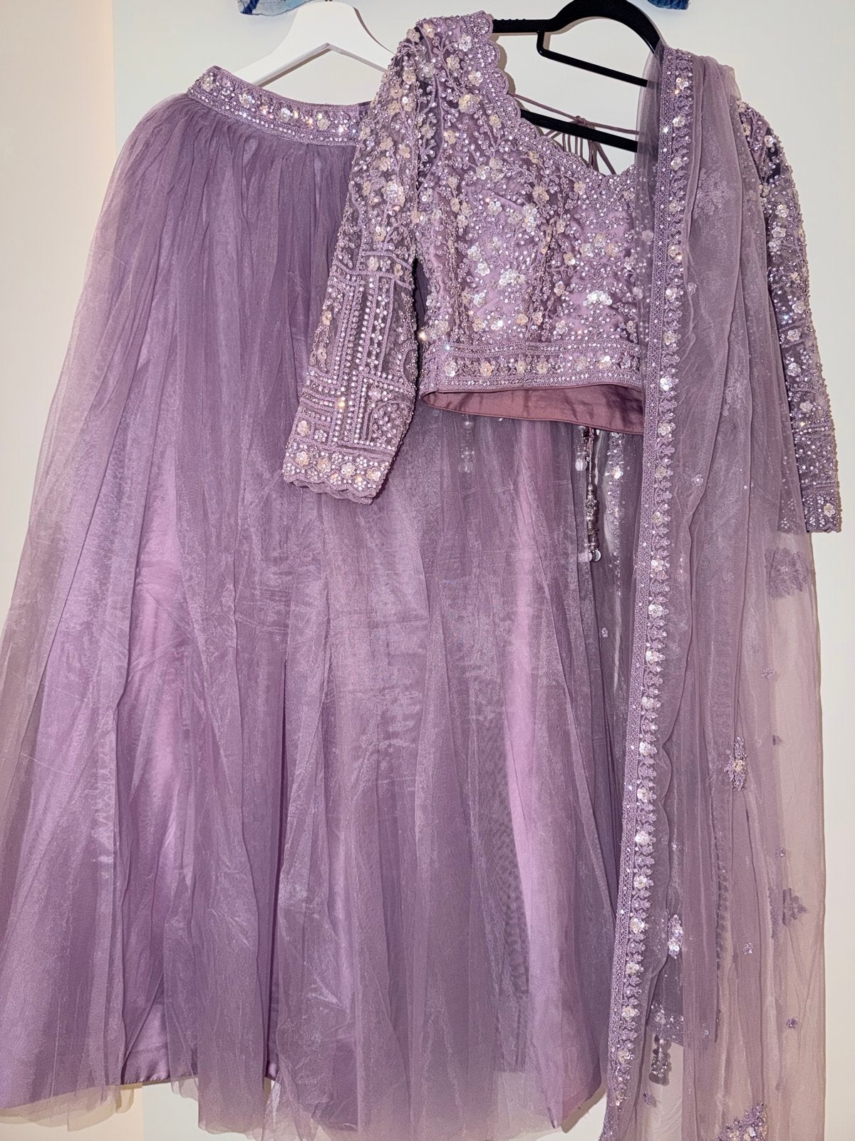 Prachtige paarse Indiase lehenga met borduursels, Overige typen, Paars, Zo goed als nieuw, Ophalen