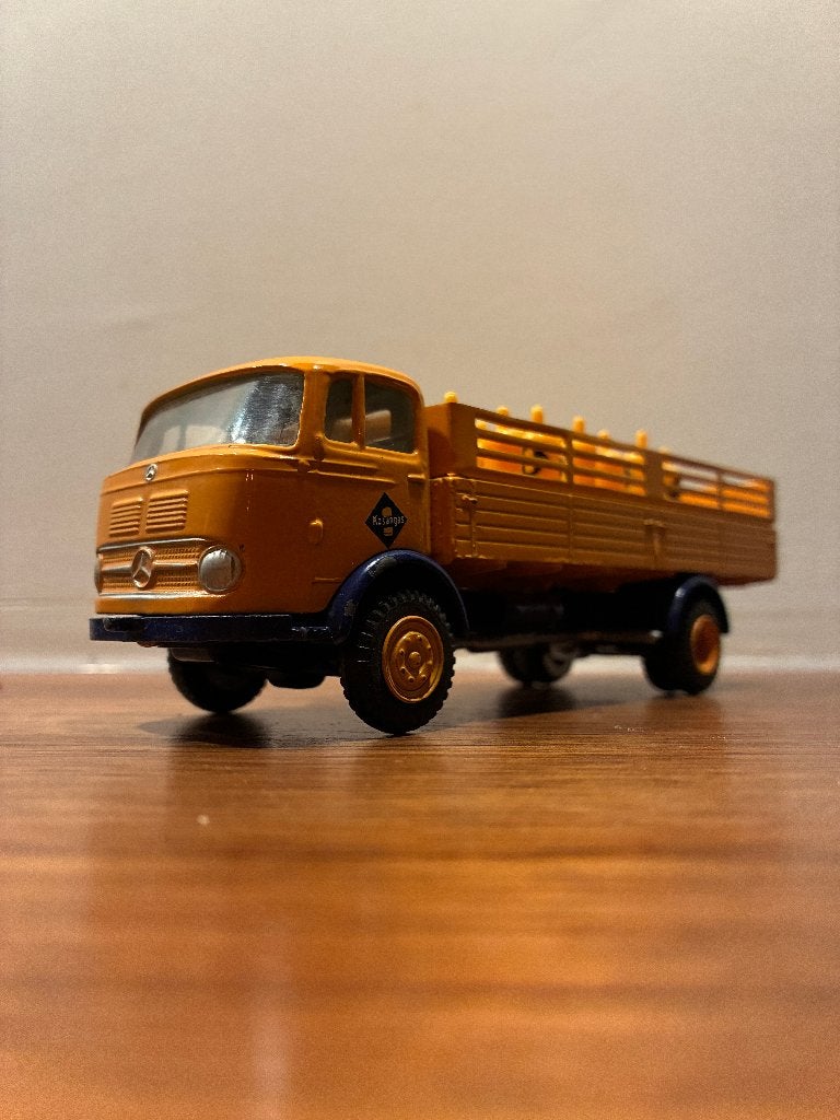 Vintage Tekno Mercedes-Benz truck met originele gasflessen, Ophalen of Verzenden, Gebruikt, Bus of Vrachtwagen, Overige merken