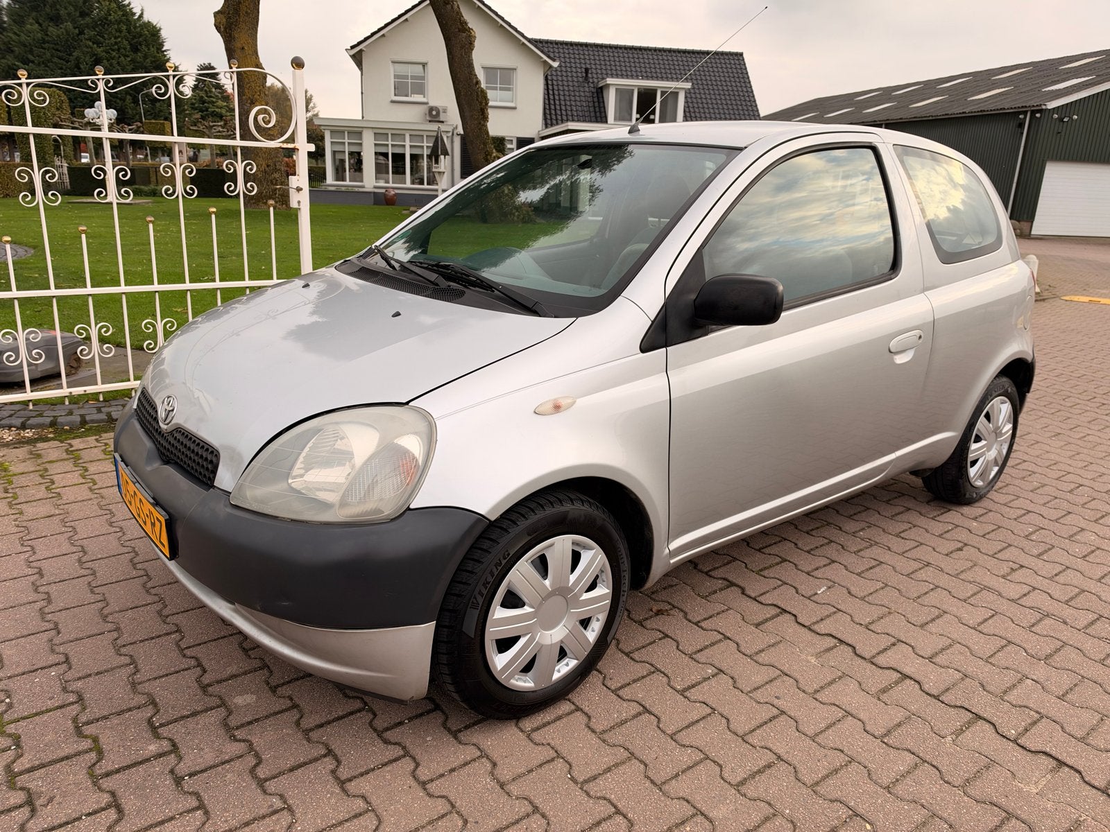 Toyota Yaris 1.0 16V Vvti 3DR 2001 Grijs Nieuwe APK, Voorwielaandrijving, 4 cilinders, 400 kg, 68 pk