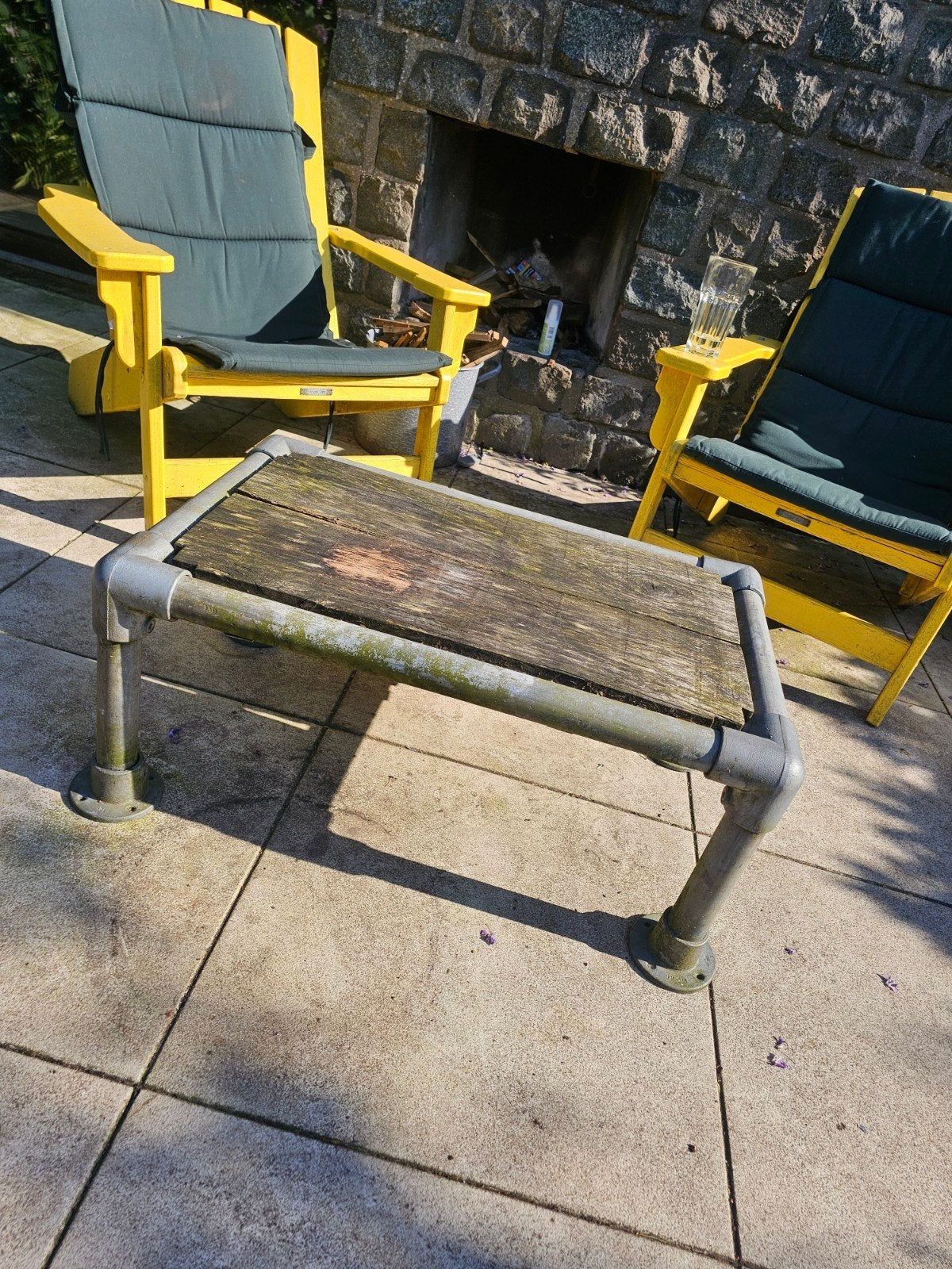 Steigerhouten bijzettafeltje met steigerpijpen - opknapper, Tuin en Terras, Tuintafels, Ophalen, Gebruikt, Rechthoekig