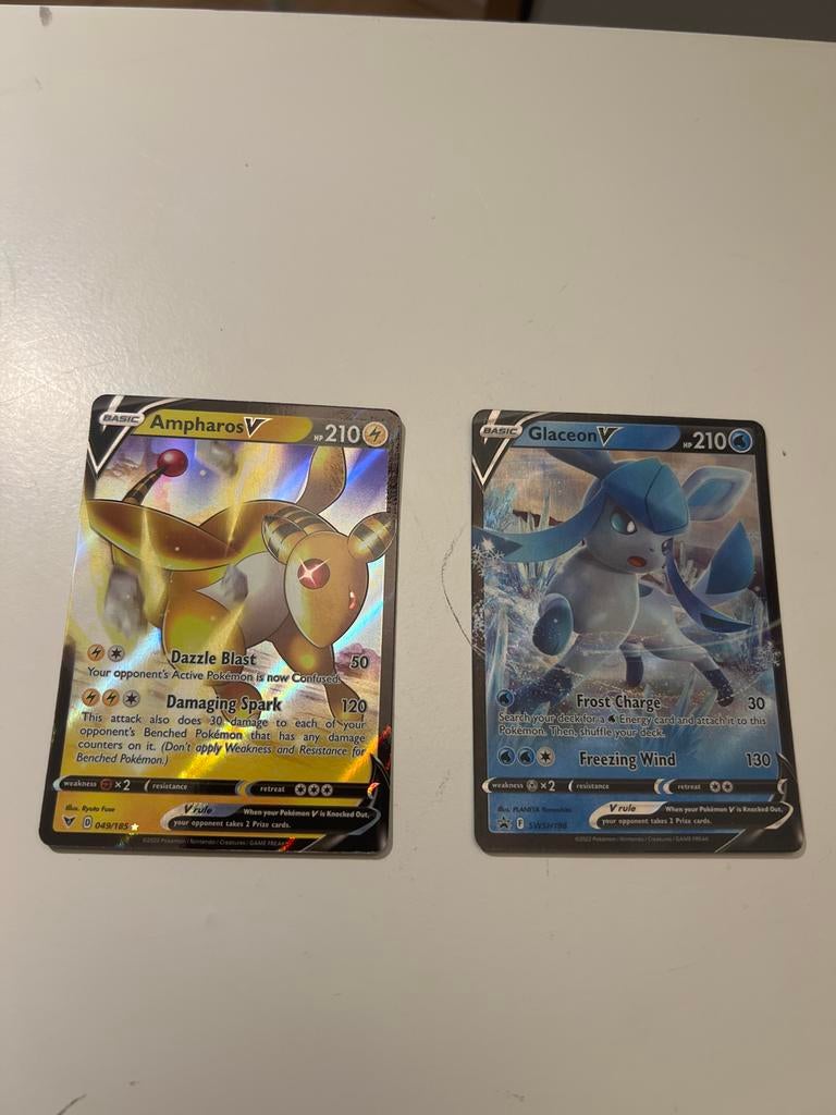 Pokémon TCG: Ampharos V & Glaceon V kaarten, Ophalen of Verzenden, Zo goed als nieuw, Meerdere kaarten