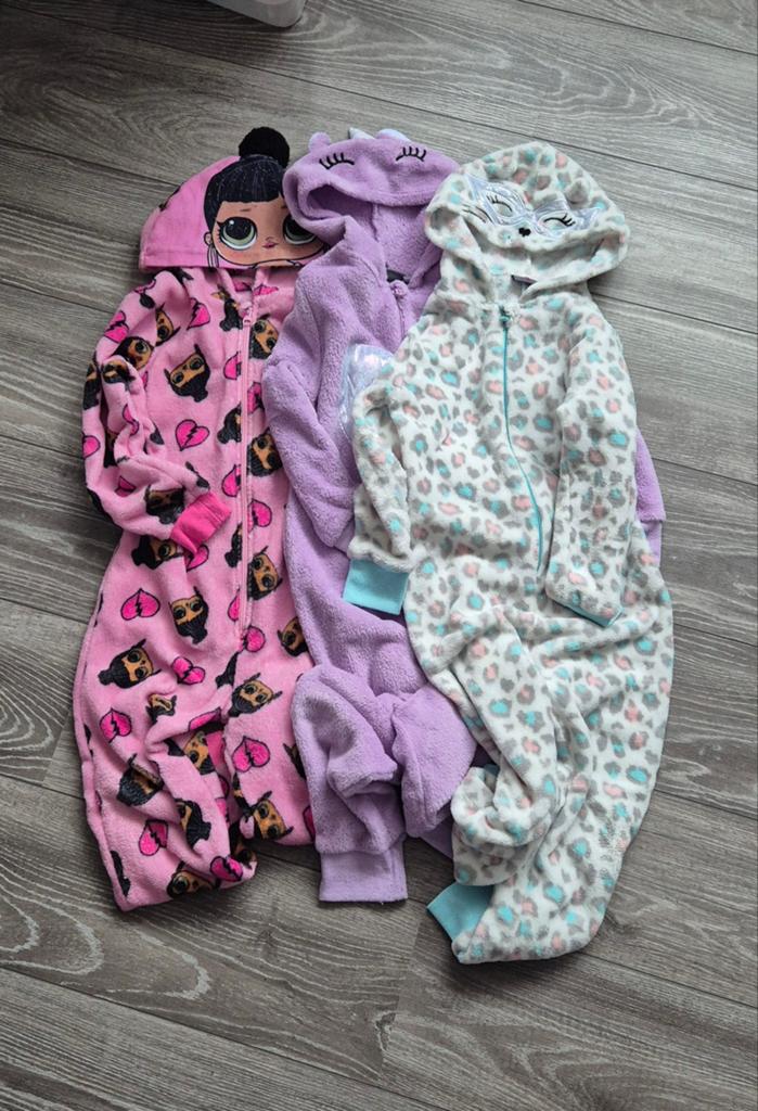 3x Onesie Pyjama's voor Meisjes - Maat 128, Ophalen of Verzenden, Zo goed als nieuw, Meisje, Nacht- of Onderkleding