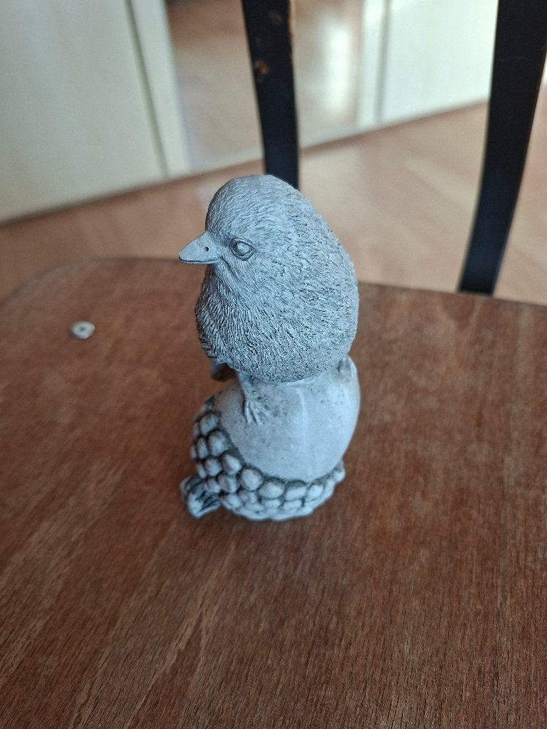 beeldje van vogel op eikel, Verzamelen, Beelden en Beeldjes, Ophalen of Verzenden, Zo goed als nieuw, Dier