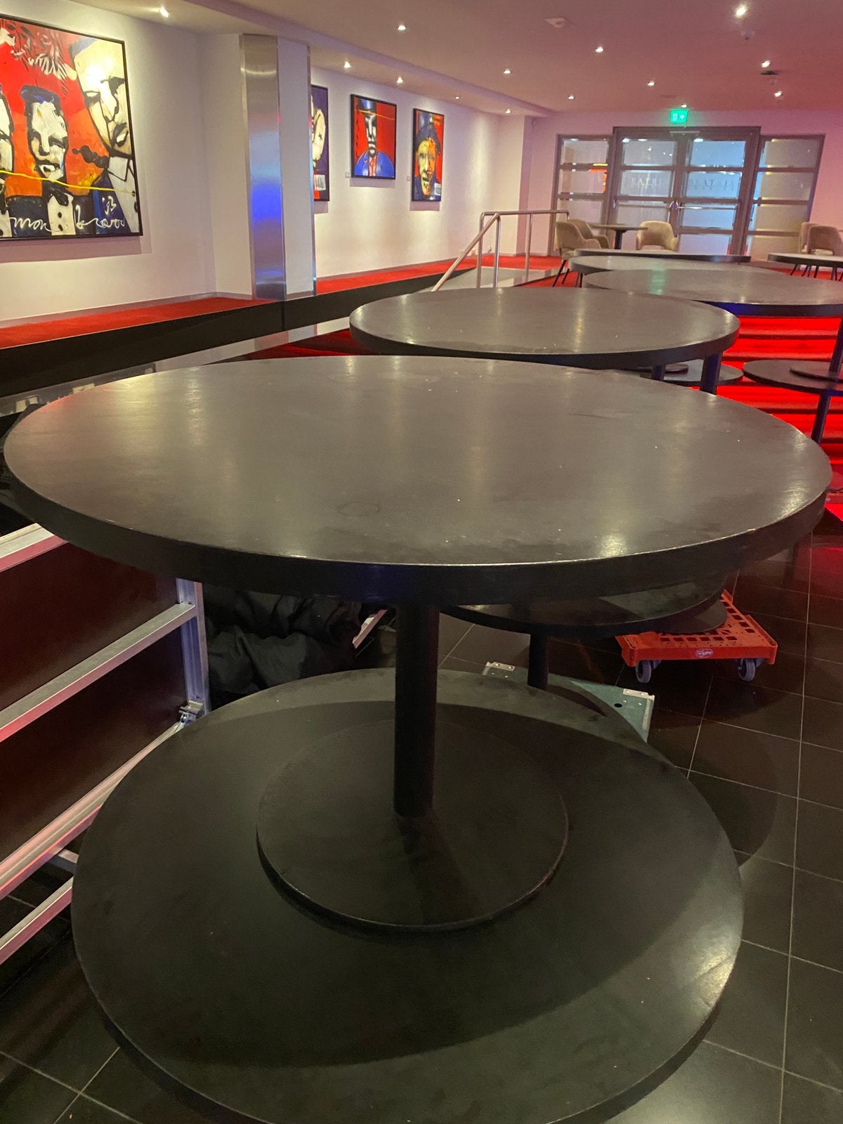 Rond tafels zwart., Ophalen, Zo goed als nieuw