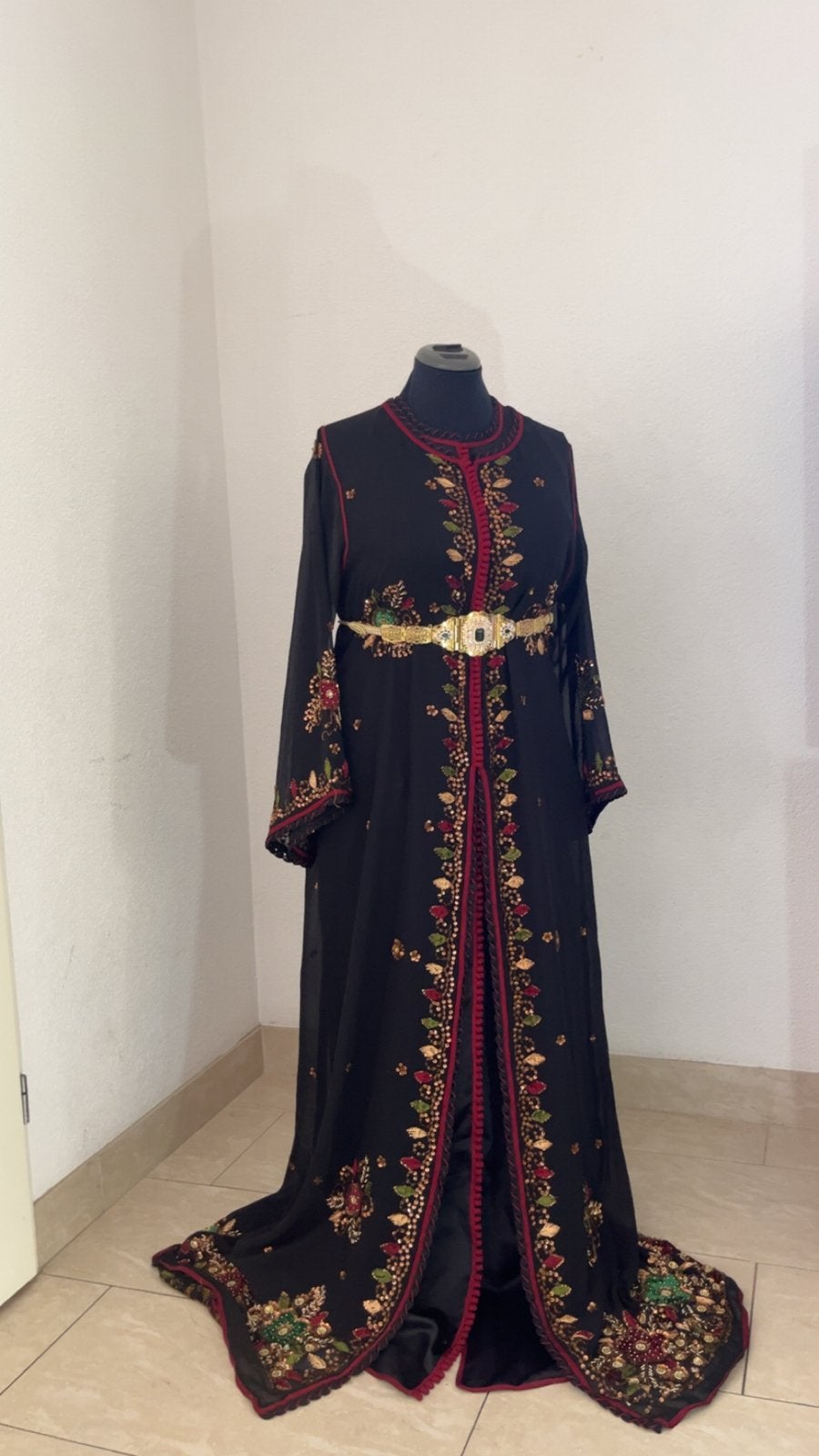 Prachtige Marokkaanse Takchita te huur, Kleding | Dames, Gelegenheidskleding, Zo goed als nieuw, Overige typen, Maat 38/40 (M)
