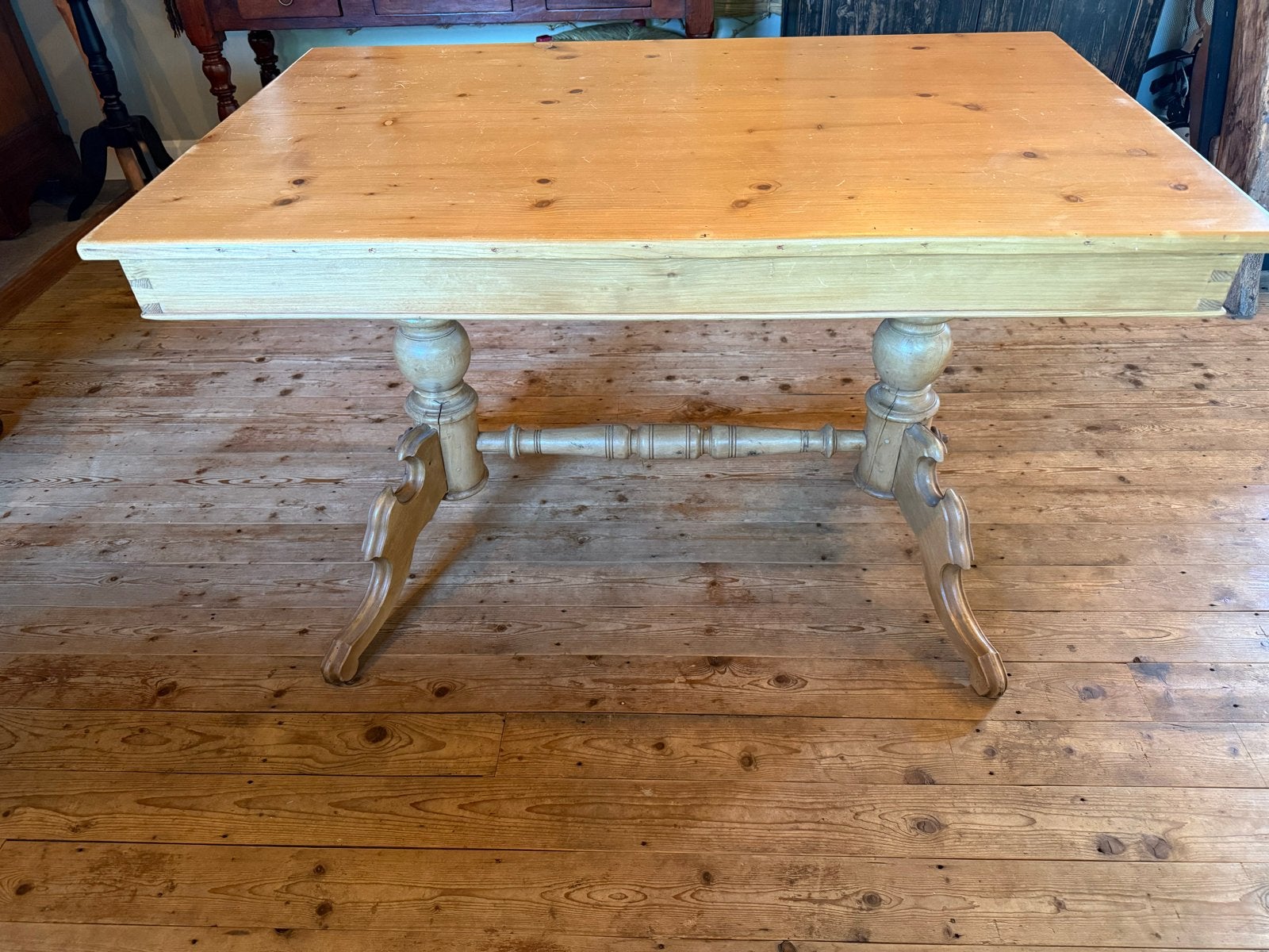 Antieke grenen eettafel met gedraaide poten, Ophalen of Verzenden