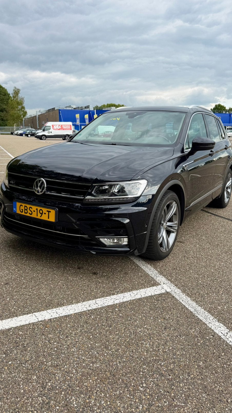 Volkswagen Tiguan 2017 R-Line Topstaat & Rijklaar!, Voorwielaandrijving, Dealer onderhouden, Parkeerassistent, 1800 kg