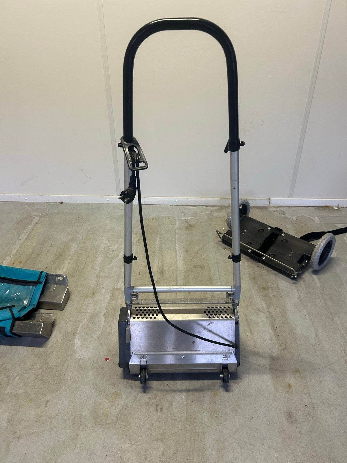 Strong Dry TM4 Tapijtreiniger / Schrob- of Zuigmachine, Doe-het-zelf en Verbouw, Ophalen of Verzenden, Gebruikt, Schrobmachine