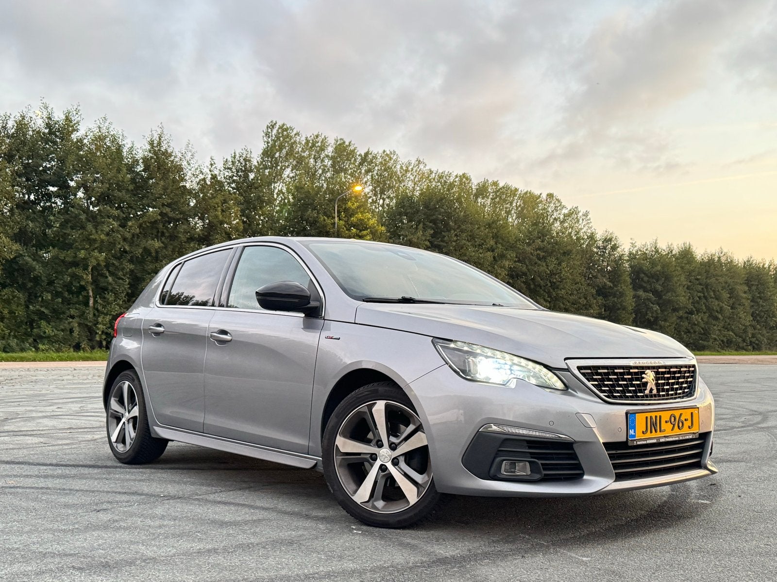 Peugeot 308 GT-Line 1.2 PureTech Automaat 131 PK | 2017, 1199 cc, 610 kg, 1125 kg, 3 cilinders