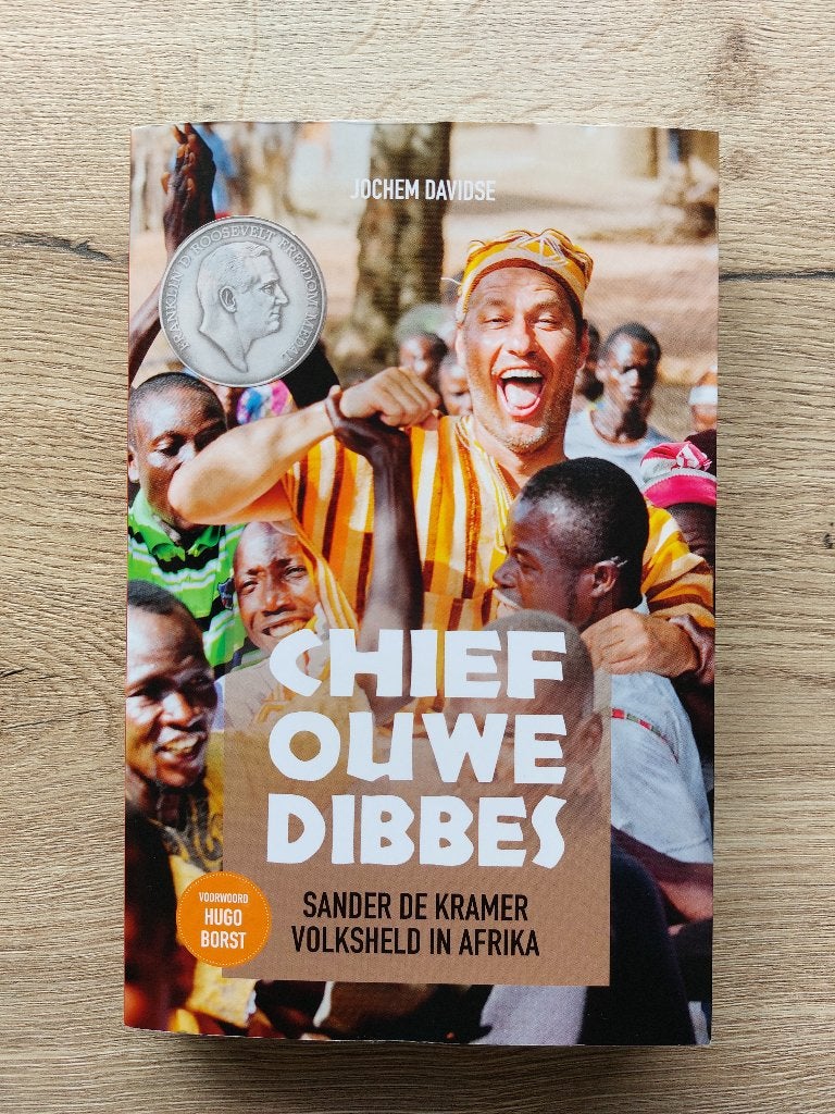 Boek Chief Ouwe Dibbes (Sander de Kramer), Boeken, Reisverhalen, Zo goed als nieuw, Afrika, Ophalen