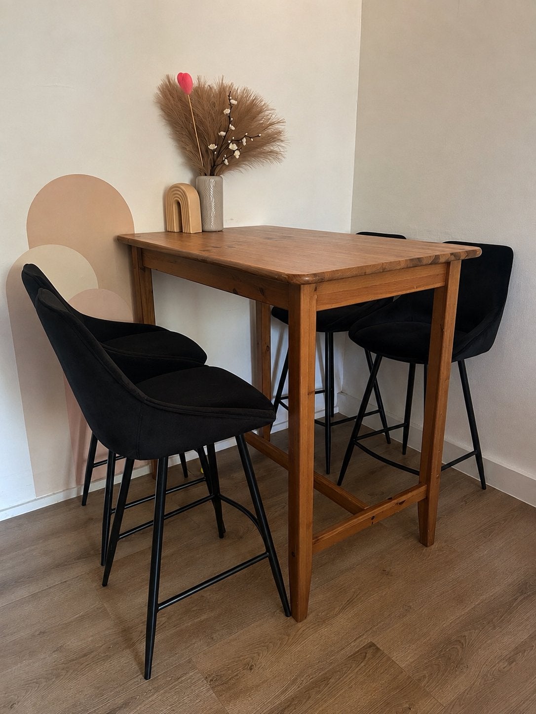 Houten bartafel / hoge eettafel met zwarte barkrukken, Ophalen, Zo goed als nieuw