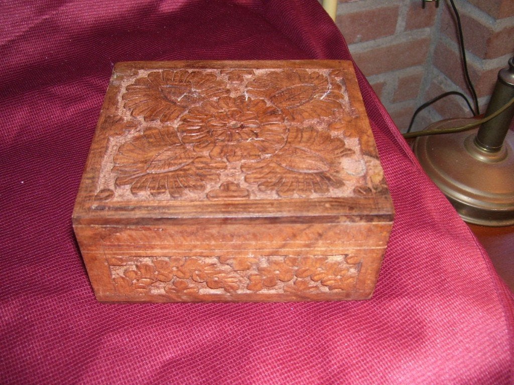HOUTSNIJWERK KISTJE, Overige onderwerpen, Houtsnijwerk, Ophalen of Verzenden, Handgemaakt