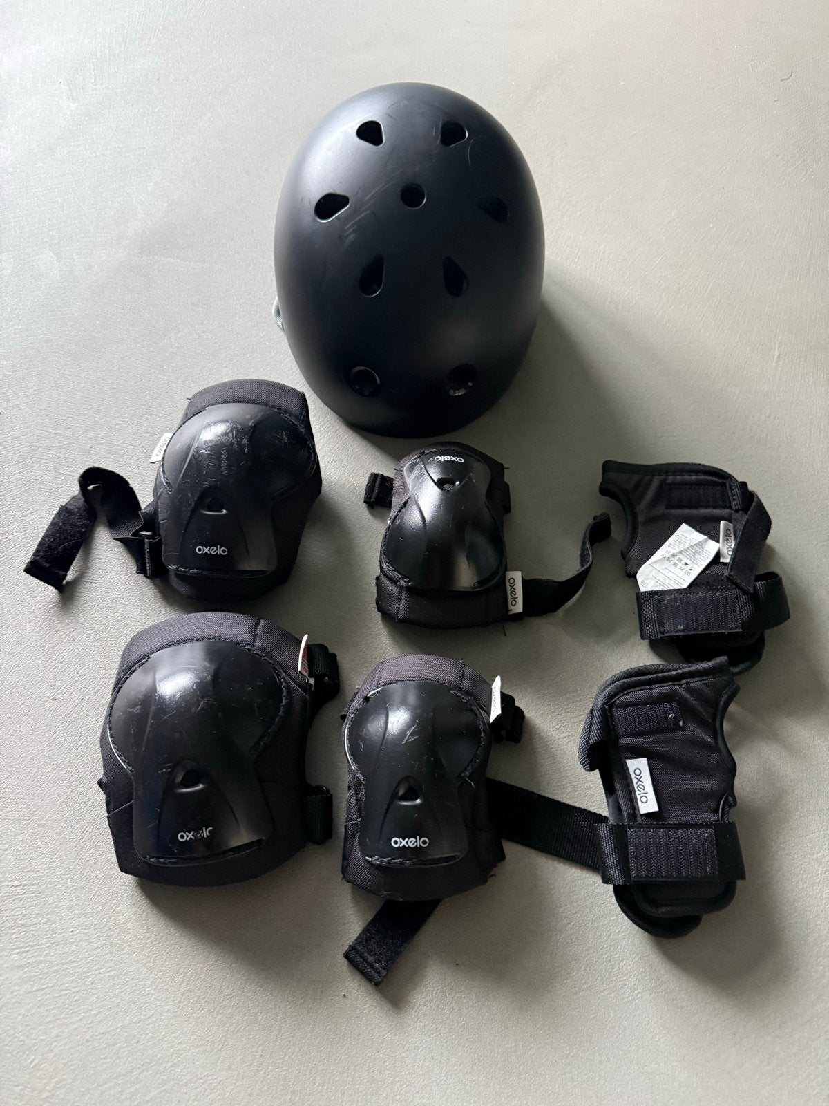 Oxelo beschermset: helm, knie-, elleboog- en polsbeschermers, Gebruikt, Kinderen, Bescherming, Ophalen