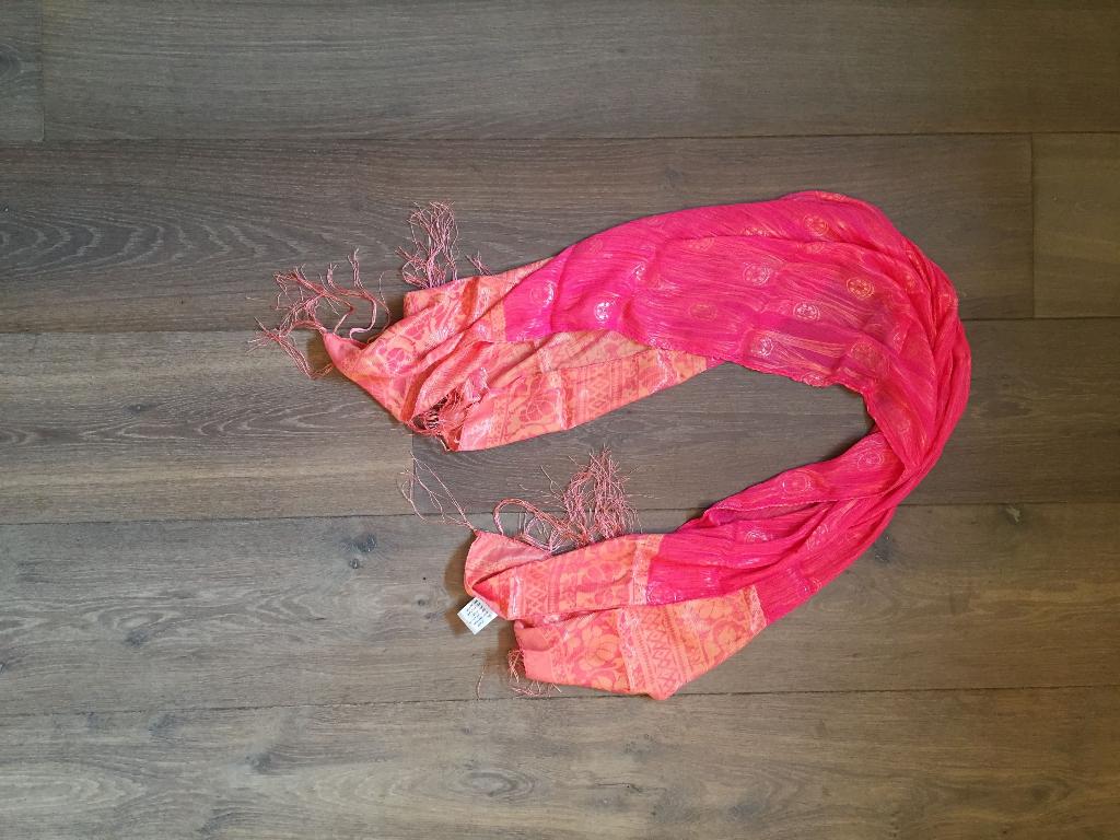Nieuw roze lange sjaal & ingeweven gouddraad; maat 160x53 cm, Kleding | Dames, Mutsen, Sjaals en Handschoenen, De Bijenkorf, Maat 46/48 (XL) of groter