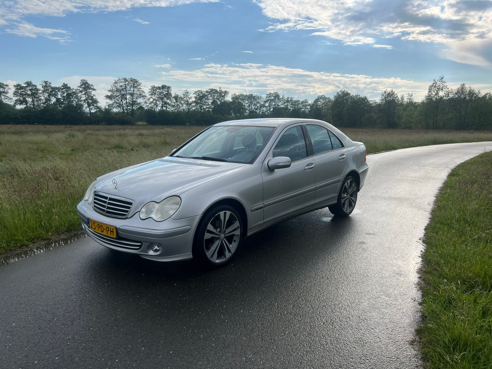 Mercedes-Benz C-Klasse 1.8 C180 Kompr Sedan AUT 2004 Grijs, Auto's, Mercedes-Benz, Automaat, Achterwielaandrijving, 1796 cc, Origineel Nederlands