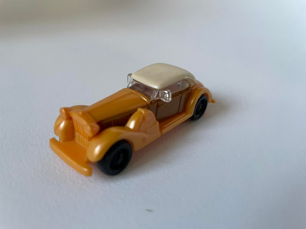 model bouwpakket Rolls Royce (?), geel/goud/bruin 1/87, Hobby en Vrije tijd, Modelauto's | 1:87, Ophalen of Verzenden, Gebruikt