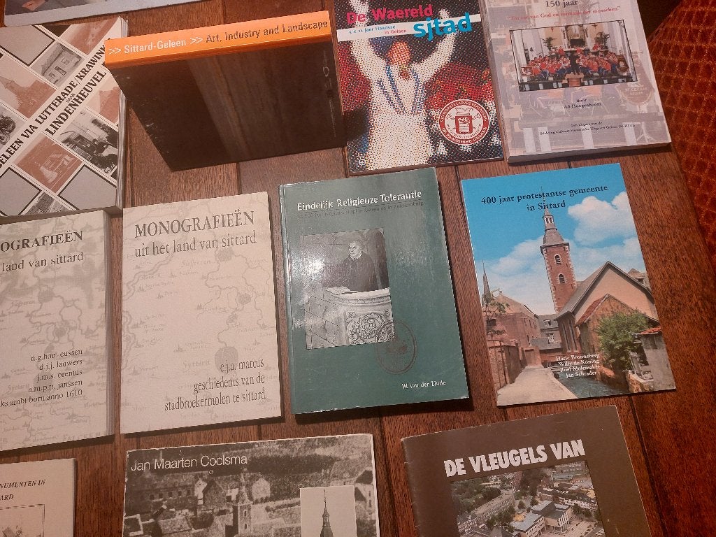 wat gebeurde er in SITTARD- GELEEN? MUNSTER-GELEEN?, Ophalen of Verzenden, Zo goed als nieuw