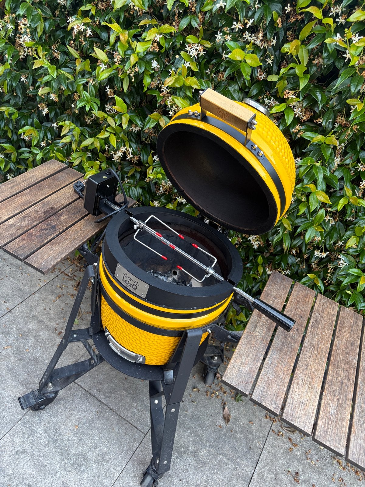 Leffe Kamado 15" met elektrische spit en plate setter, Ophalen, Zo goed als nieuw, Leffe, Met accessoires