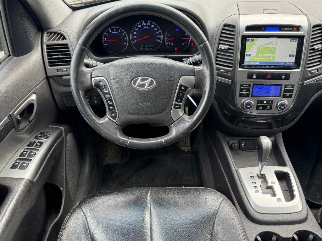 Hyundai SANTA FE 2.4i CVVT 4WD Style CLIMA LEER DAK NETTE AU, Auto's, Automaat, Euro 5, Gebruikt, Navigatiesysteem