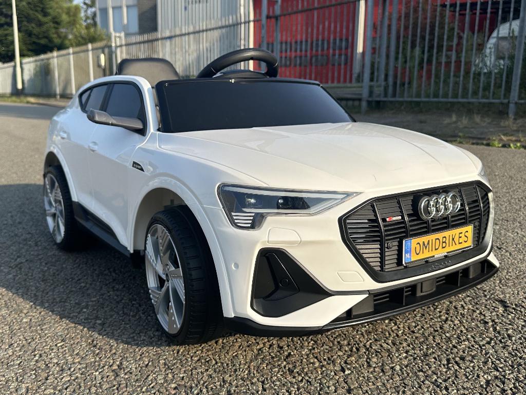 Audi E-tron 12v wit - Afstandsbediening - 4x4 - Leder - Rubb, Ophalen of Verzenden, Nieuw, Overige typen