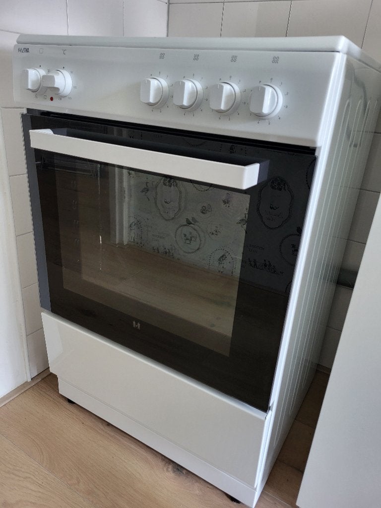 Etna elketrisch fornuis met oven, Ophalen, Gebruikt, 4 kookzones, 85 tot 90 cm