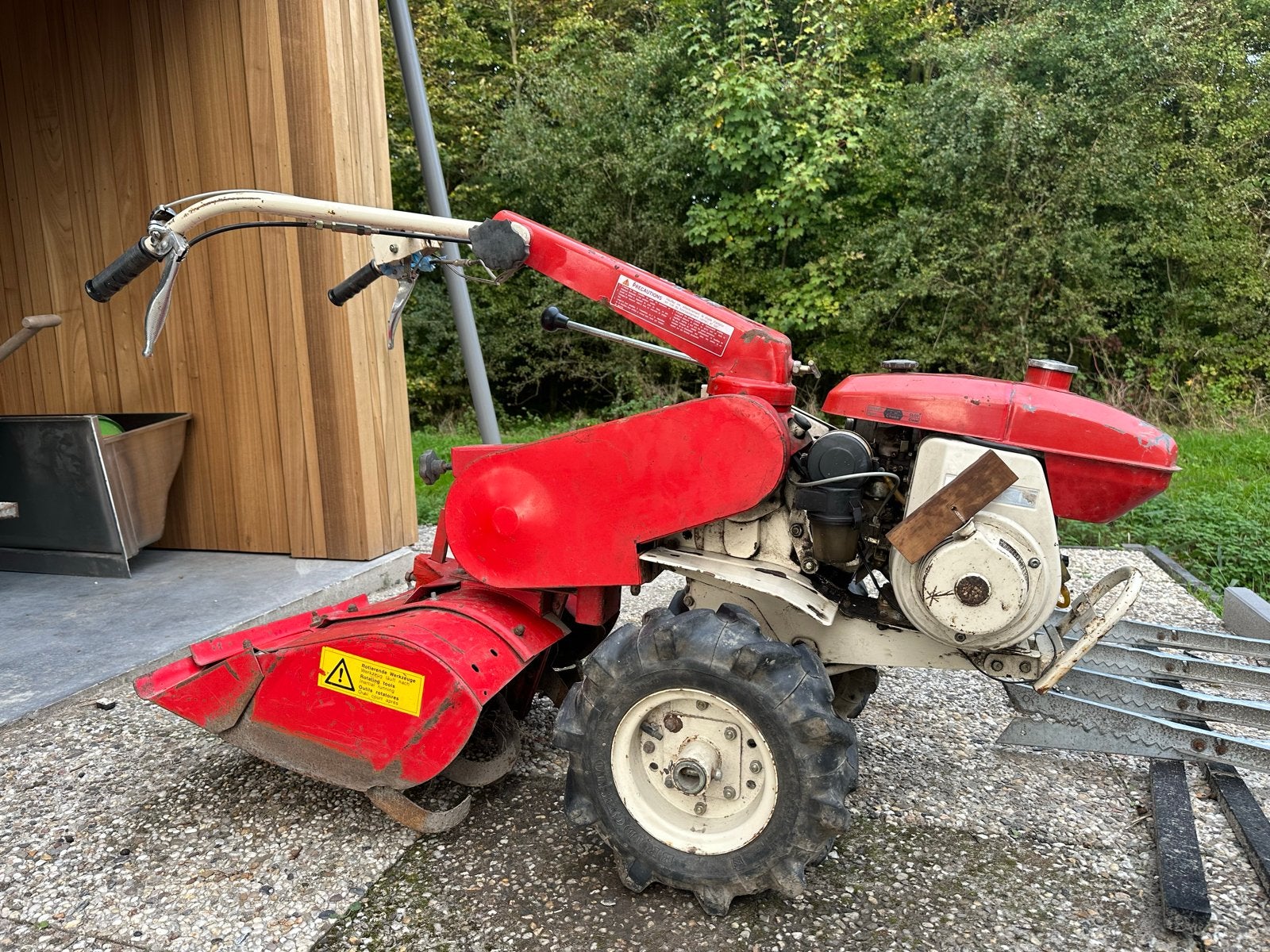 Iseki Tuinfrees met ploeg en veegmachine, Ophalen, Gebruikt