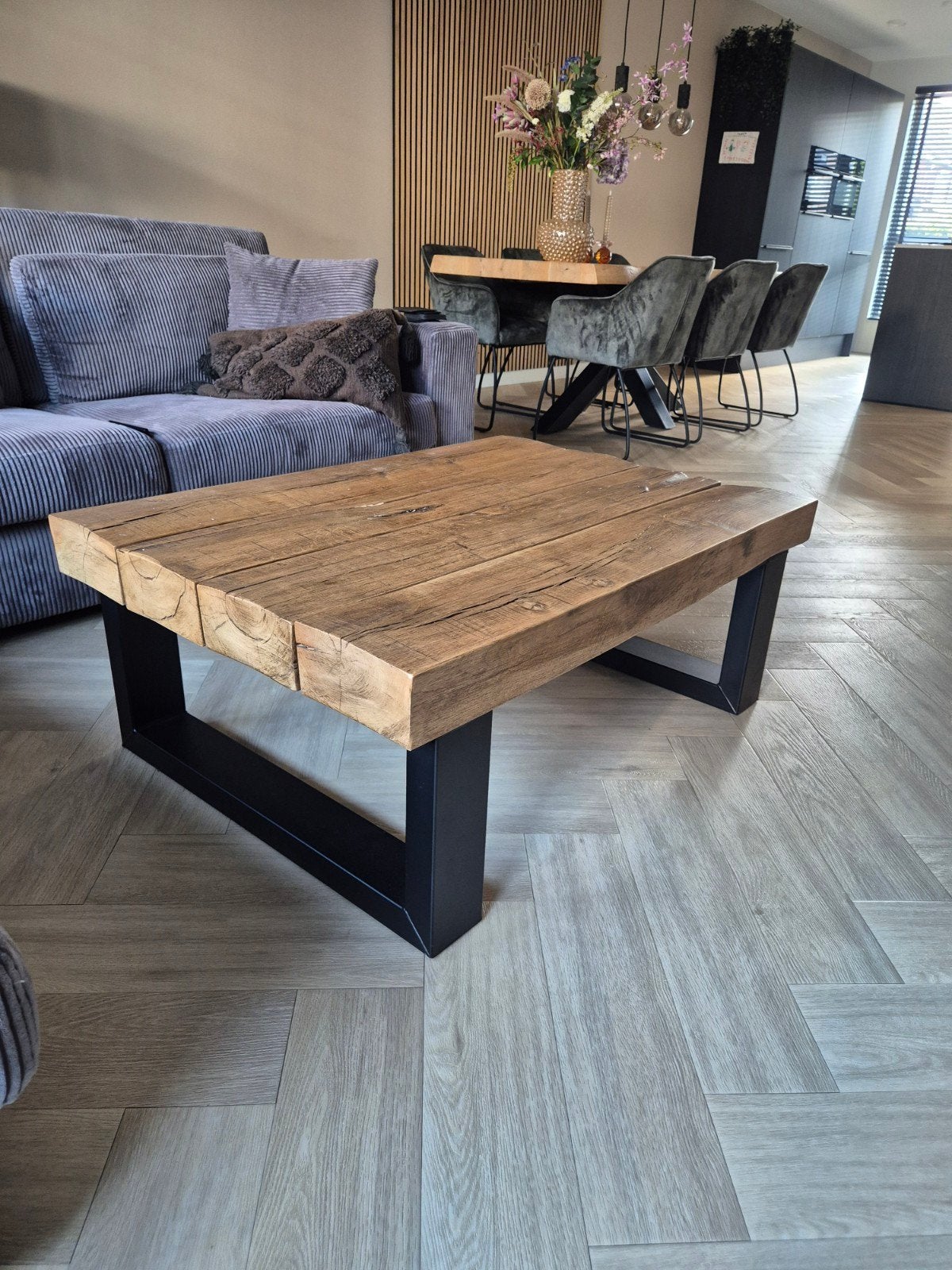 Salontafel massief treinbielzen met stalen onderstel, Ophalen, 100 tot 150 cm, 50 tot 100 cm, Zo goed als nieuw