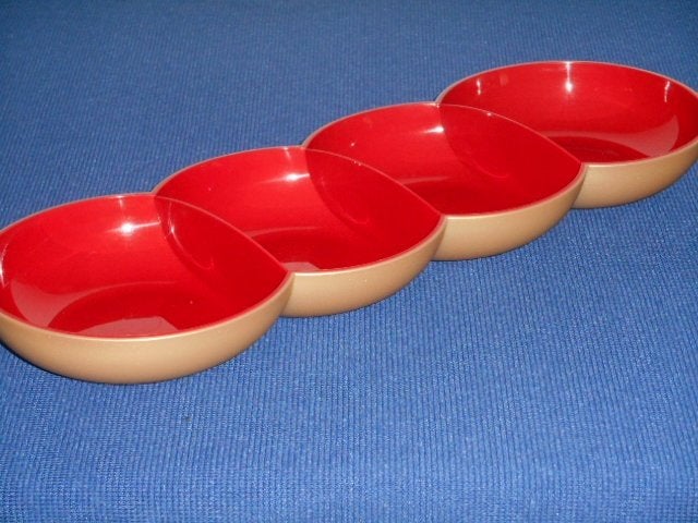 Tupperware Allegra Tapasschaal Rood/Goud, Huis en Inrichting, Overige typen, Nieuw, Ophalen of Verzenden, Vaatwasserbestendig