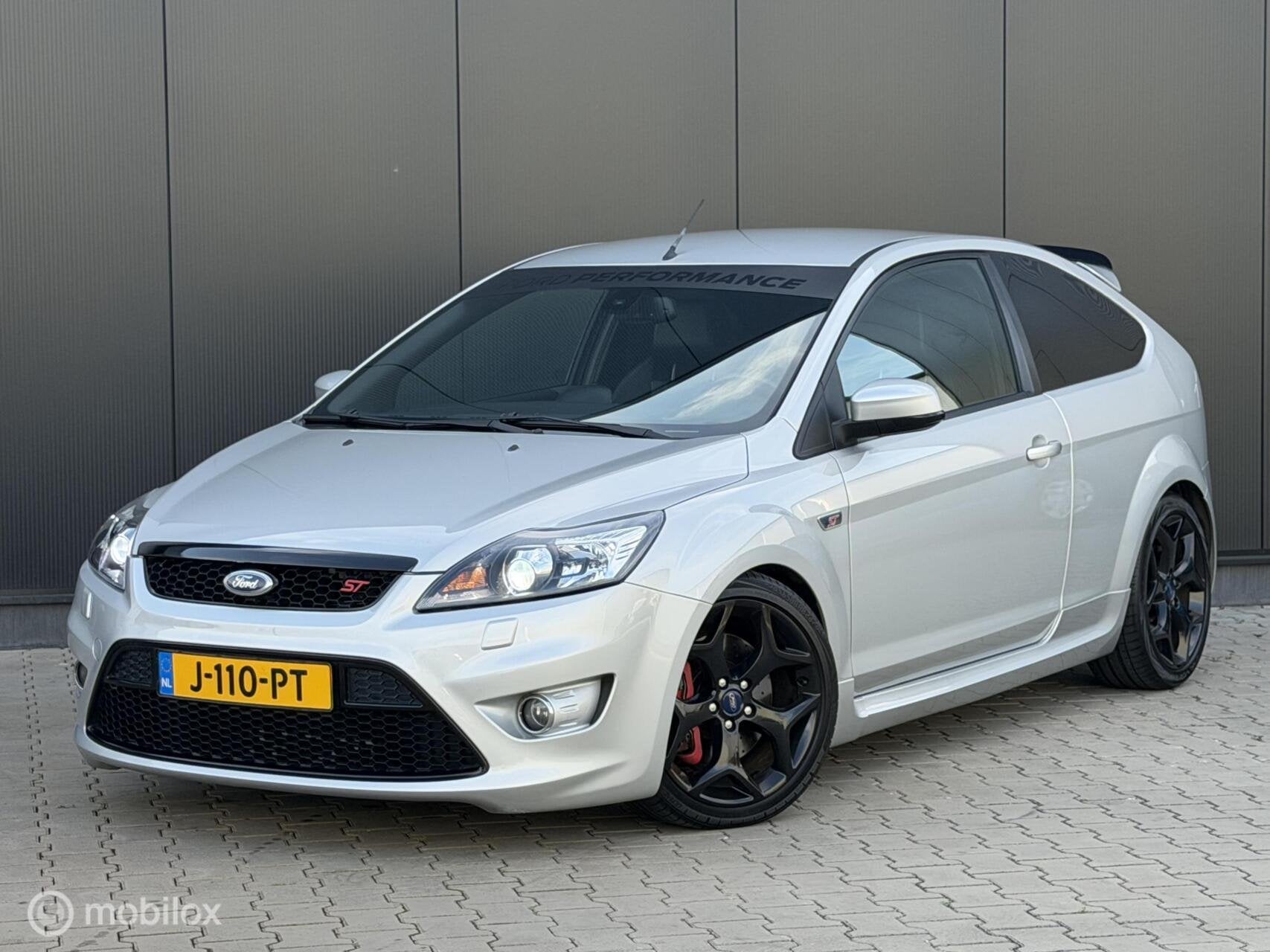 Ford Focus 2.5 ST | 280PK | LEDER | XENON | RECARO |, Gebruikt, Zwart, Handgeschakeld, 1292 kg