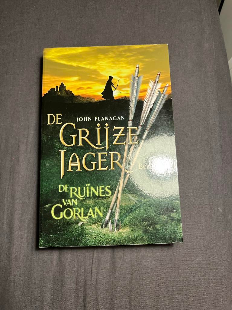 De Grijze Jager: De Ruïnes van Gorlan - John Flanagan, Ophalen of Verzenden, Zo goed als nieuw