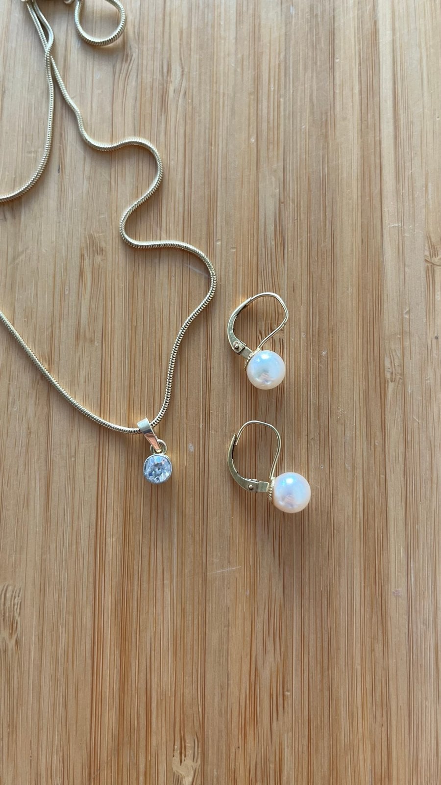 Gouden ketting met hanger en parel oorbellen, Ophalen, Zo goed als nieuw, Goud, Met edelsteen
