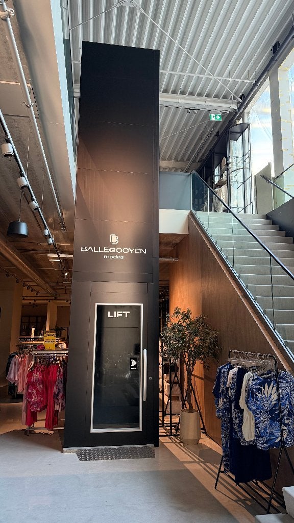 Personenlift Aesy A-5000 – platformlift 400 kg, 1,5 jaar oud, Ophalen