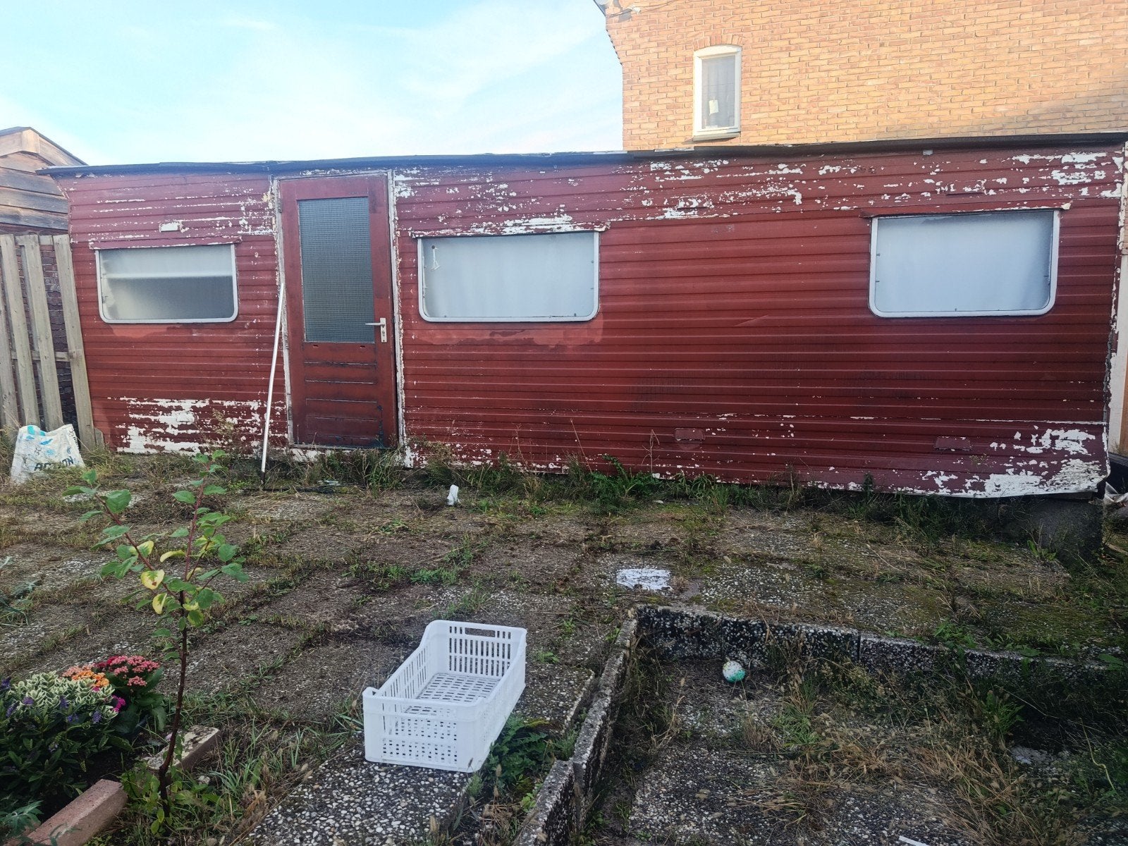 Oude caravan/schuur voor opknap of onderdelen, Ophalen