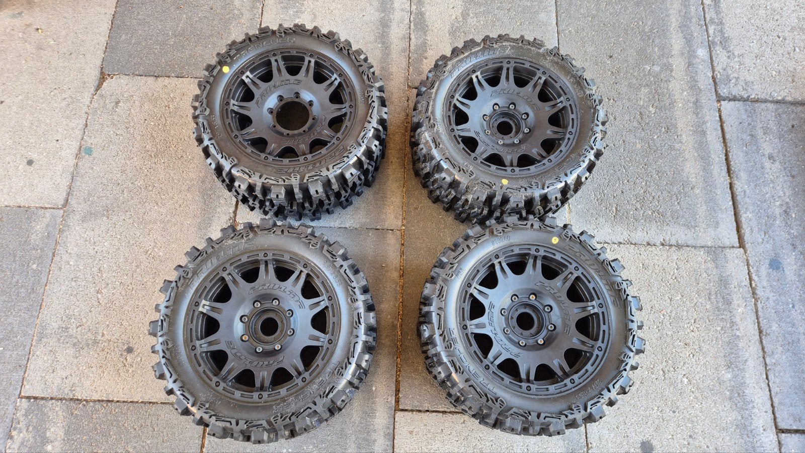 Pro-Line Trencher 5.7 banden op Raid velgen 24 mm hex., Elektro, Auto offroad, Ophalen of Verzenden, Zo goed als nieuw