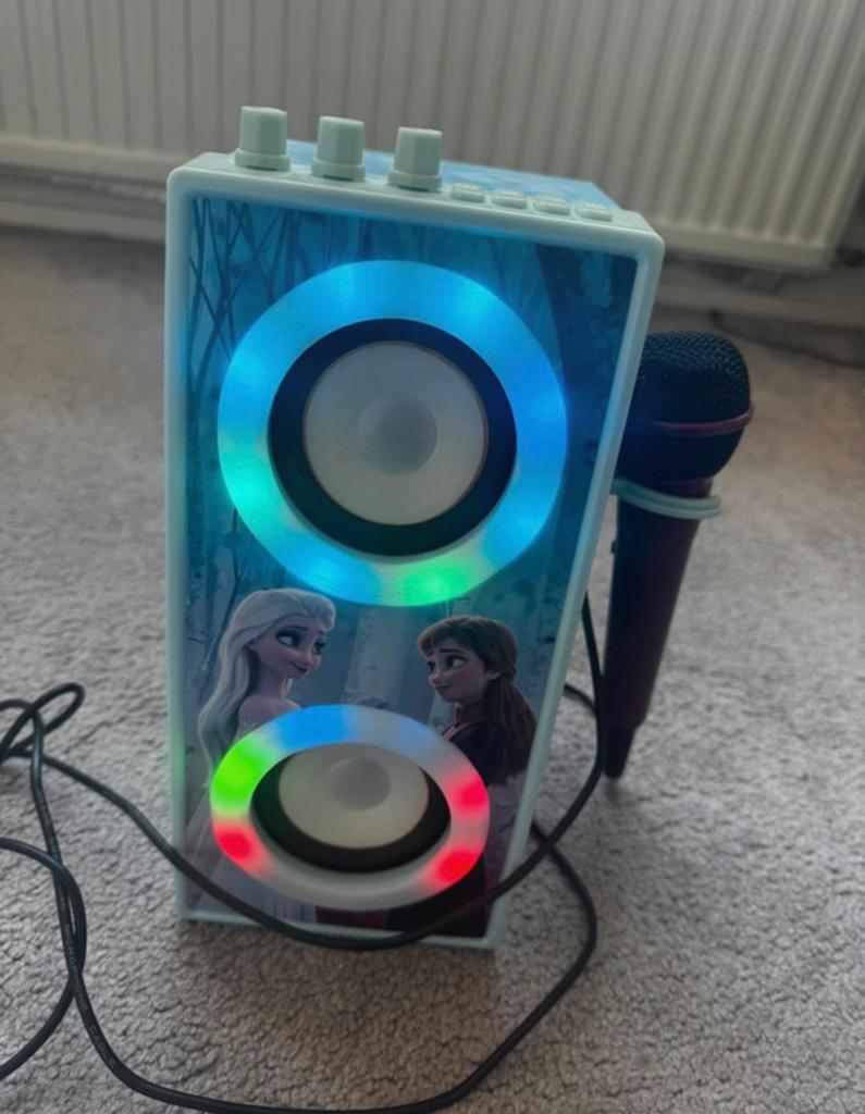 Muziebox Frozen Draagbare Luidspreker met Microfoon, Ophalen of Verzenden, Zo goed als nieuw, Complete set