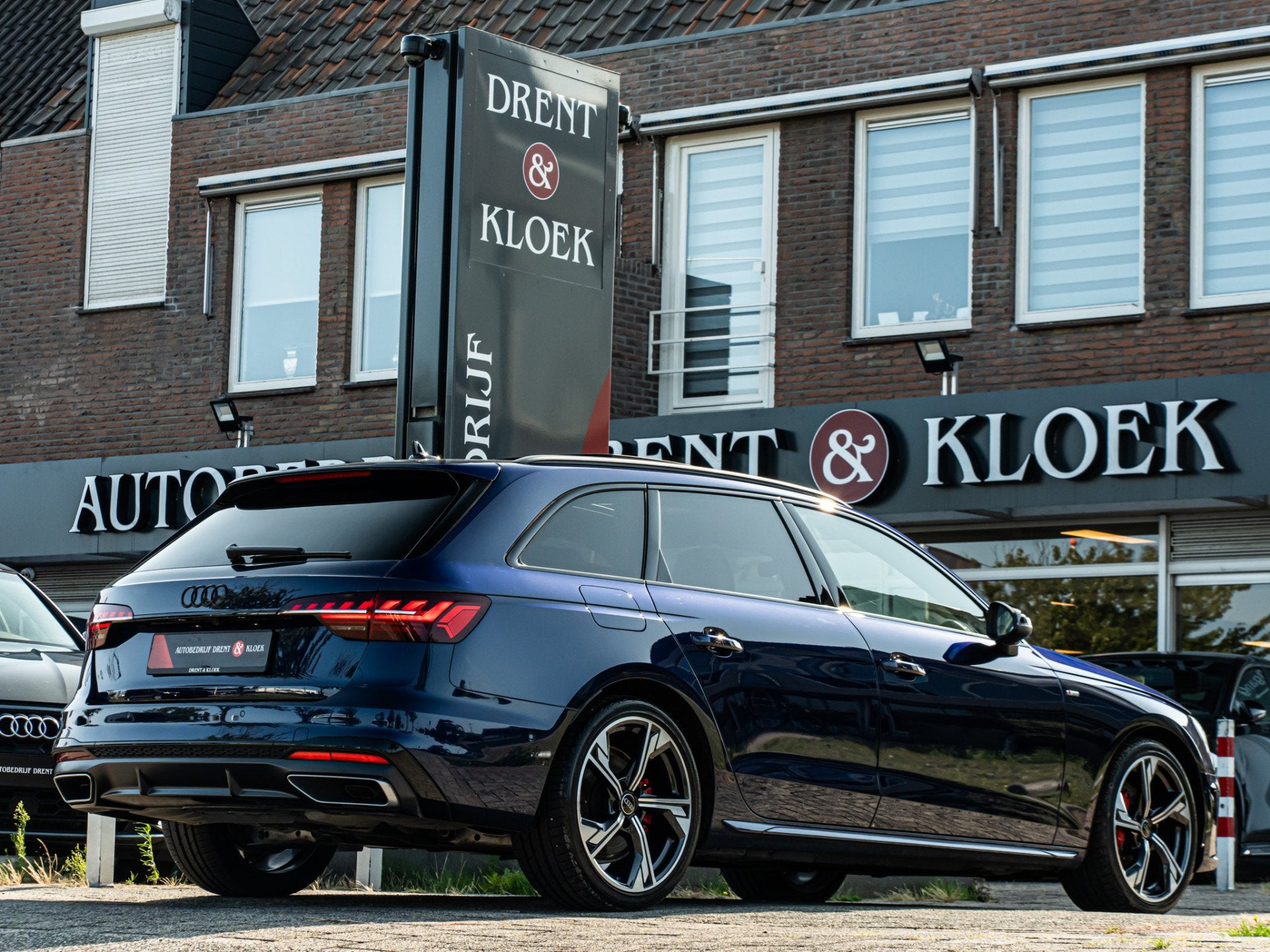 Audi A4 Avant 40 TFSI S edition PANO RS SCHAALSTOEL BLACK OP, Dealer onderhouden, Gebruikt, Euro 6, 4 cilinders
