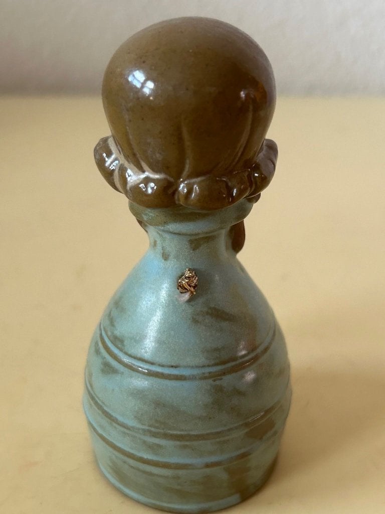 Vintage handgemaakte keramische kinderfiguur bel jaren 80, Antiek en Kunst, Ophalen of Verzenden