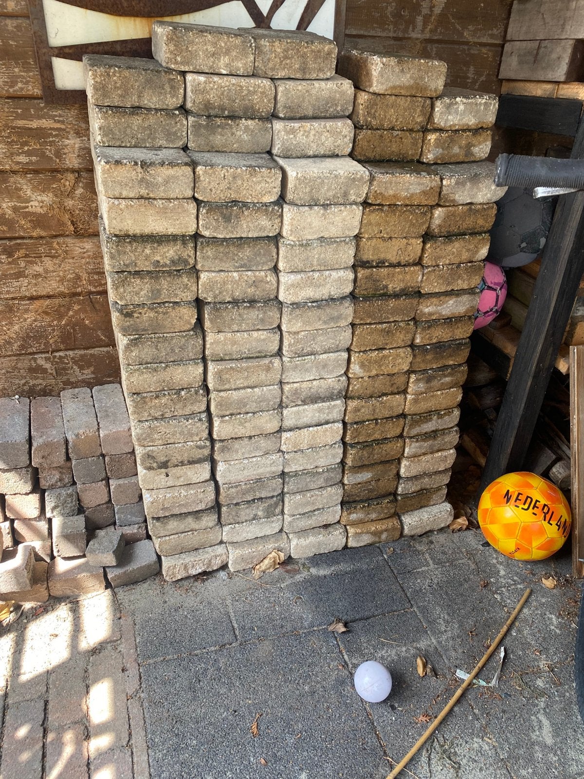 Gratis tegels 275 stuks, Ophalen of Verzenden, Zo goed als nieuw, Beton, Terrastegels