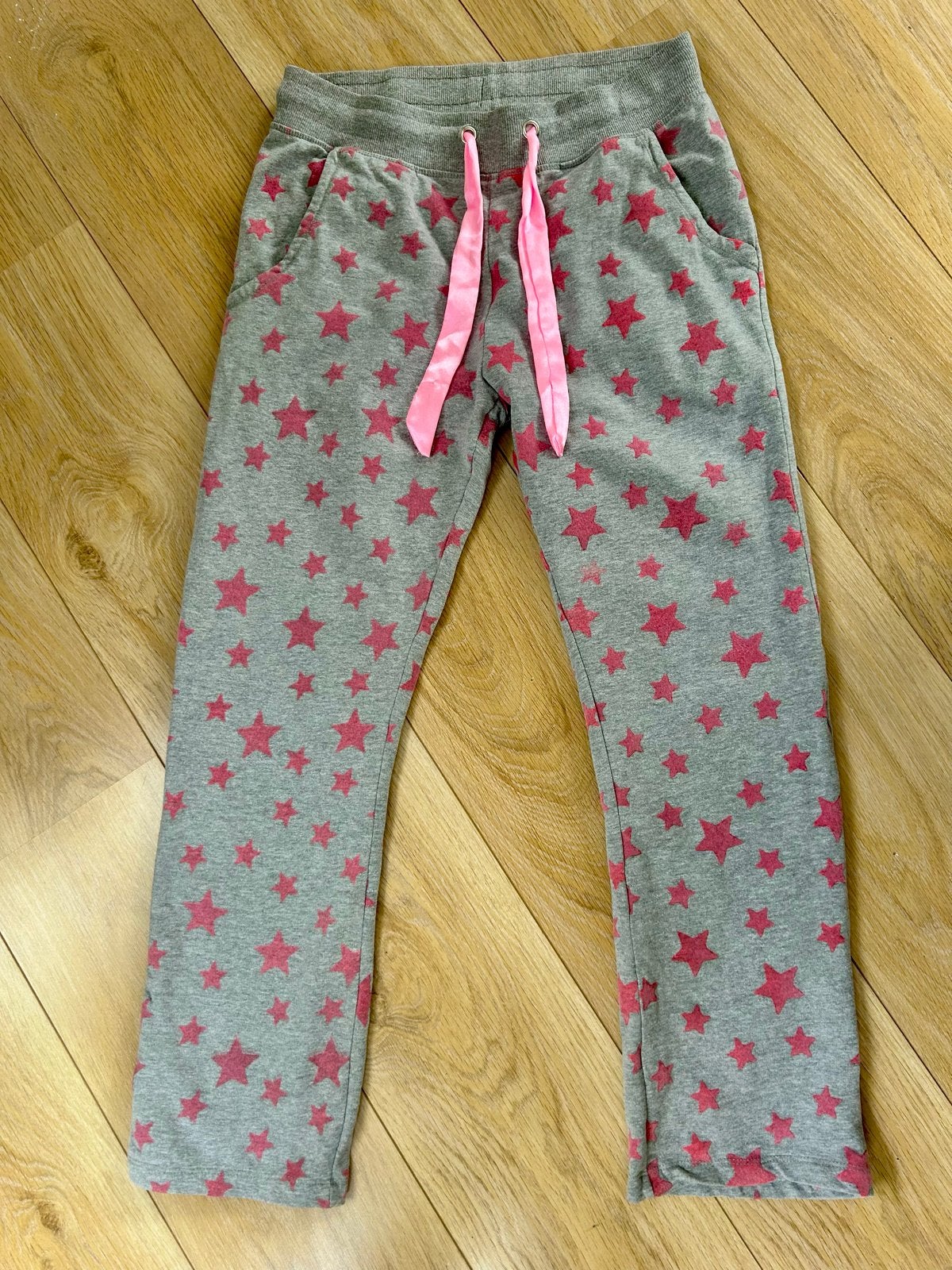 Leuke John Cabot joggingbroek/pyjamabroek voor meisjes, Ophalen of Verzenden, Zo goed als nieuw, Meisje