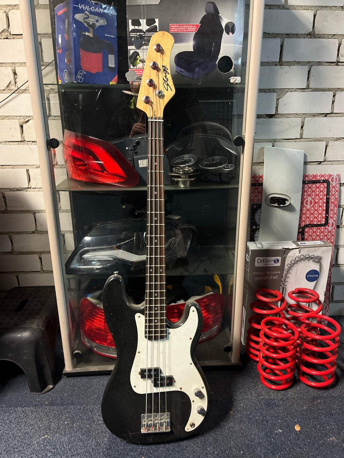 Stagg elektrische basgitaar - Zwart, Muziek en Instrumenten, Ophalen, Gebruikt, Elektrisch, 6-snarig