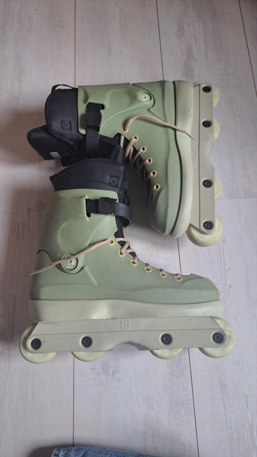 Mesmer Throne Dominic Bruce pro Skates, Overige merken, Heren, Ophalen of Verzenden, Zo goed als nieuw