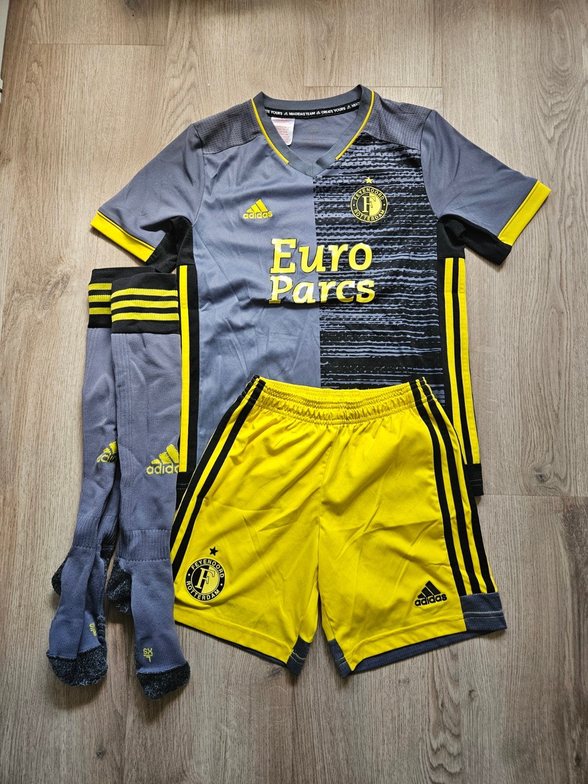 Feyenoord Thuistenue 2022/2023 Maat M (Shirt, Broekje, Sokke, Ophalen of Verzenden, Zo goed als nieuw