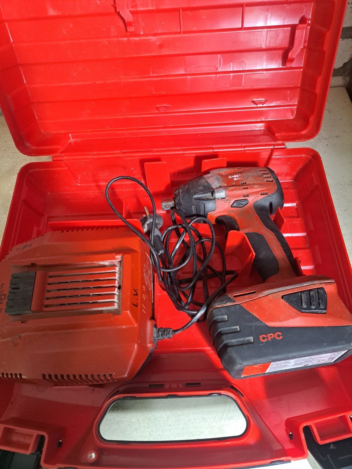 Hilti SIW 22-A Slagmoersleutel met accu en lader, Variabele snelheid, Overige typen, Ophalen of Verzenden, Gebruikt