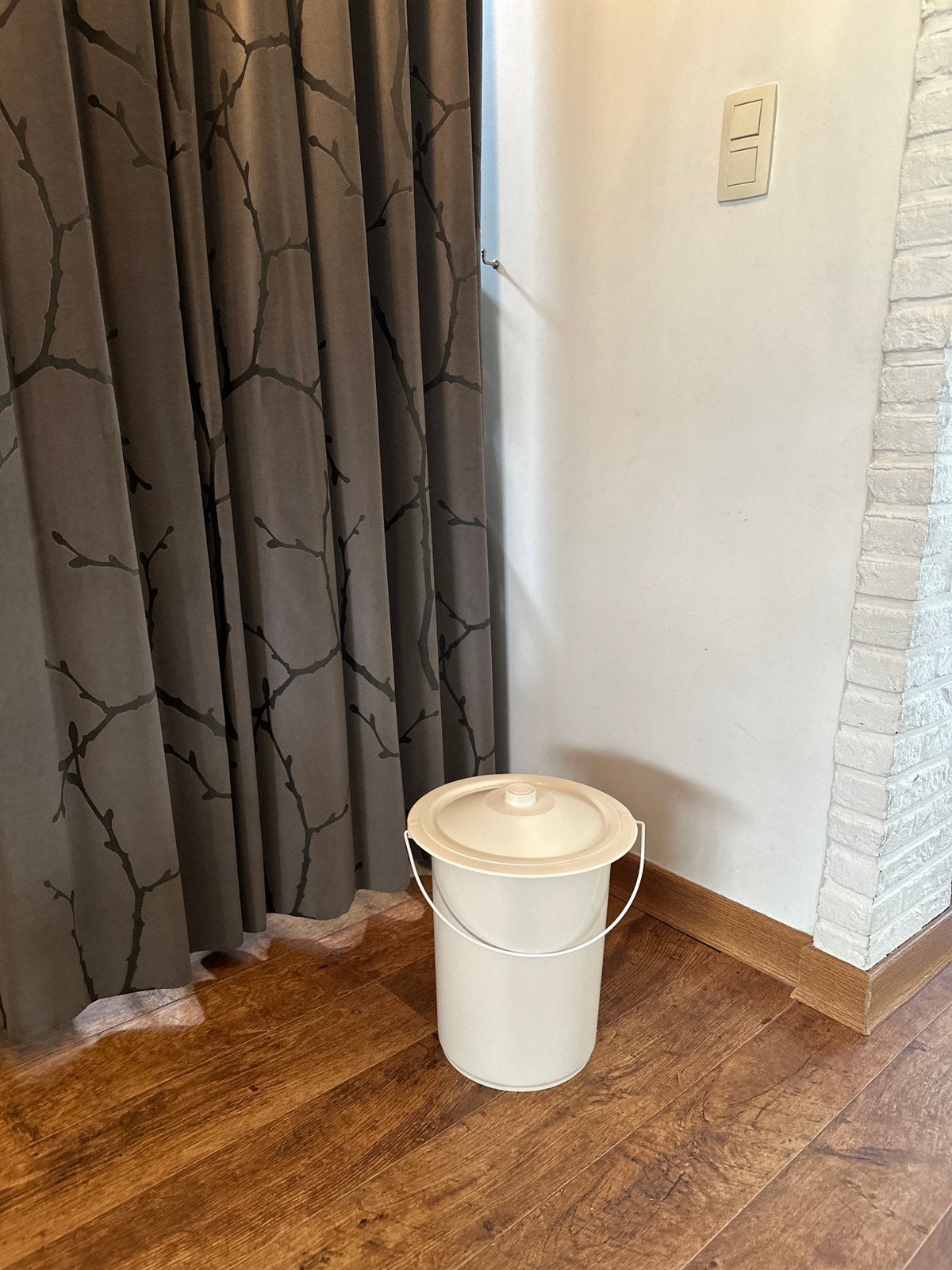 Toiletemmer met deksel NIEUW zithoogte is 34cm, Ophalen of Verzenden, Nieuw, Kunststof, Met deksel