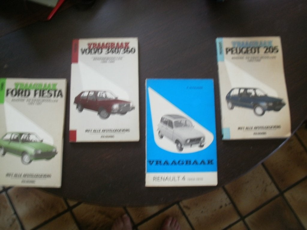 4 x vraagbaak Ford Fiesta Volvo 300 Renault 4 Peugeot 205, Ophalen of Verzenden